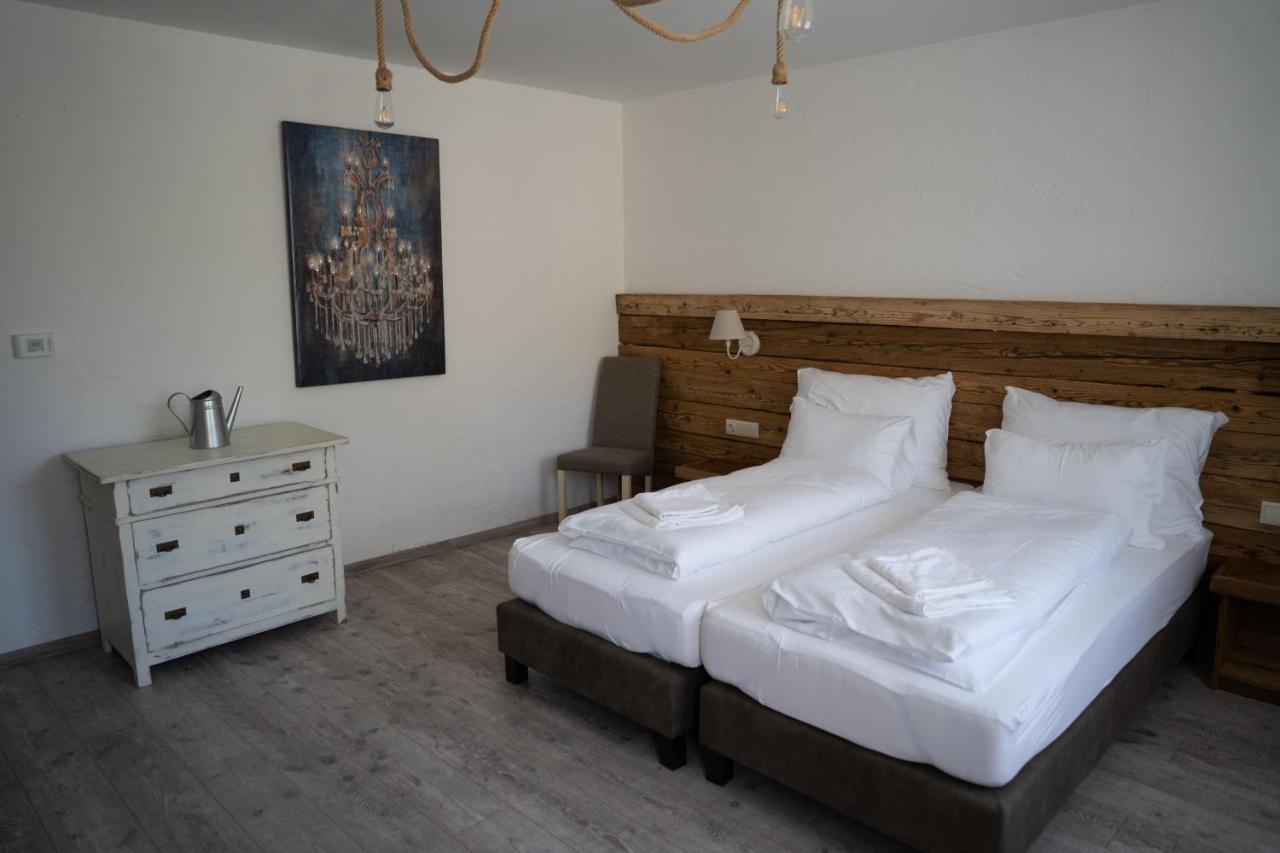 Pajta Apartman Es Vendeghaz Tata Exterior photo
