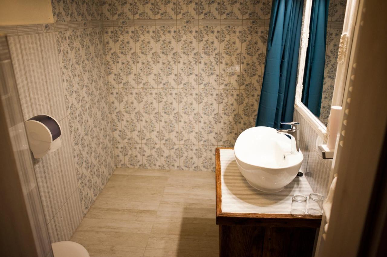 Pajta Apartman Es Vendeghaz Tata Exterior photo